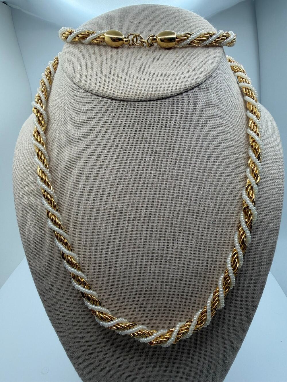 Vintage Trifari faux pearl beaded rope chain necklace